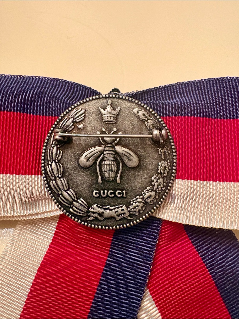 Gucci Web Grosgrain Bow Brooch Red White Blue Bee Medallion Alessandro Michele - Picture 2 of 5